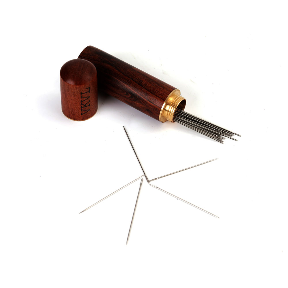 VKVL Sewing Needles, 30Pcs Large Eye Blund Needles Knitting Needles Darning Needles Embroidery Needles with Wooden Holder Storage Tube