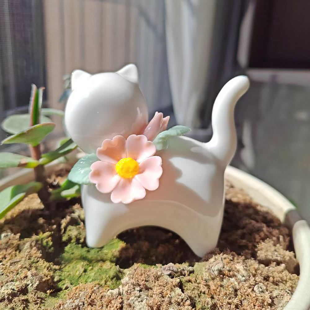 Chiorgone Works of art made of ceramic,Mini Cute Ceramic Cat Figurine With Base,Tabletop Ornaments, Home Office Decoration