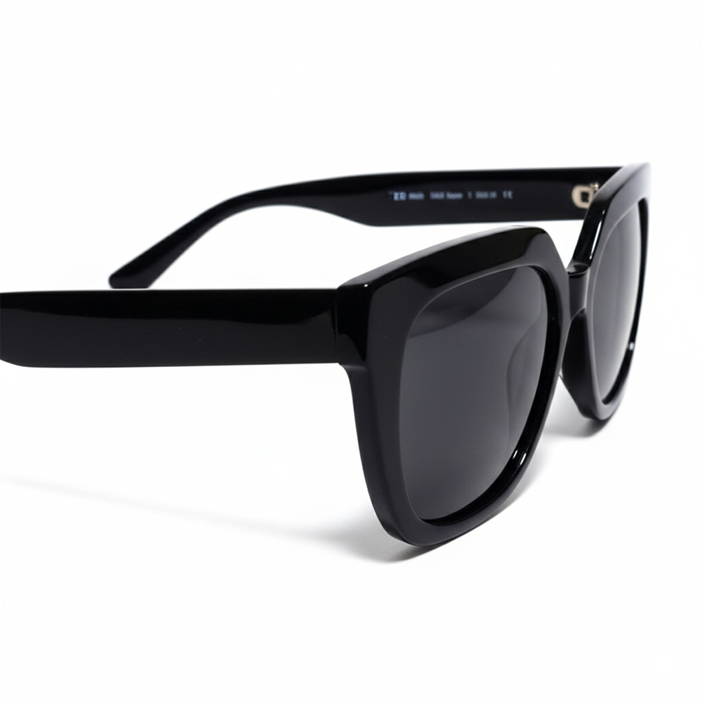 ZOSEEN Chic Black Oversized Sunglasses - UV-Protective Eyewear Great for Beach Vacations, Daily Outings & Driving