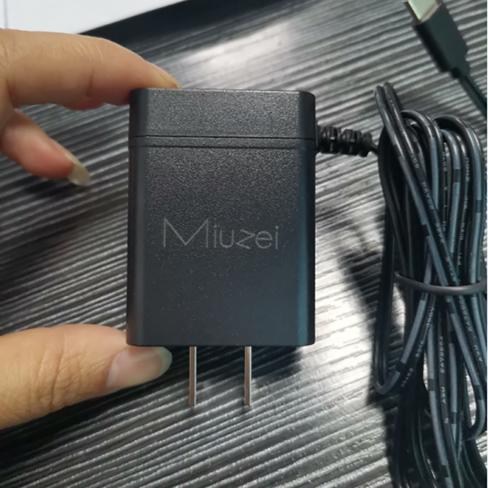 Miuzei Type-c battery charger for a variety of phones Super Fast Charger. ﻿